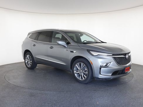 Used 2023 Buick Enclave Avenir image 1