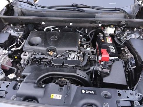 Used 2021 Toyota RAV4 XLE w/ Convenience Package FWD image 29