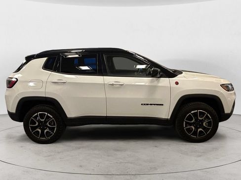 Used 2025 Jeep Compass Trailhawk AWD/4WD image 6