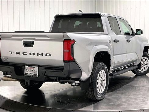 Used 2024 Toyota Tacoma SR image 13