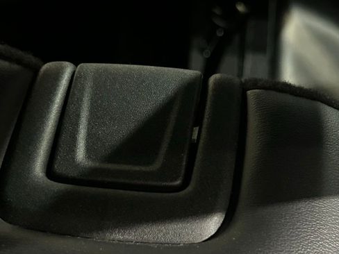 Used 2022 Ford Explorer XLT w/ Equipment Group 202A AWD/4WD image 54