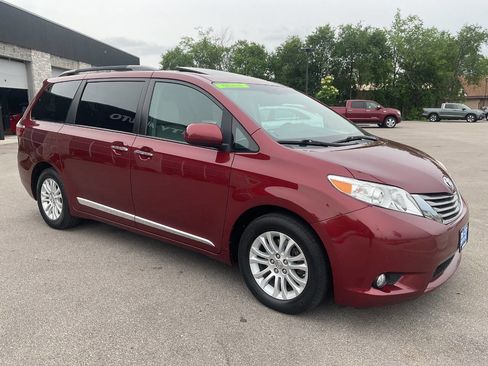 Used 2015 Toyota Sienna XLE FWD image 10