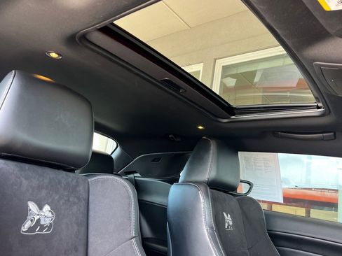 Used 2016 Dodge Challenger R/T Scat Pack w/ Leather Interior Group RWD image 16