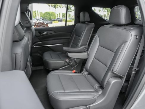 Used 2024 Chevrolet Traverse LT FWD image 35