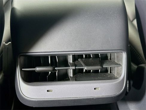 Used 2022 Tesla Model Y Performance image 25