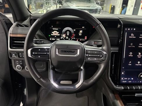 Used 2025 GMC Yukon XL Denali AWD/4WD image 25