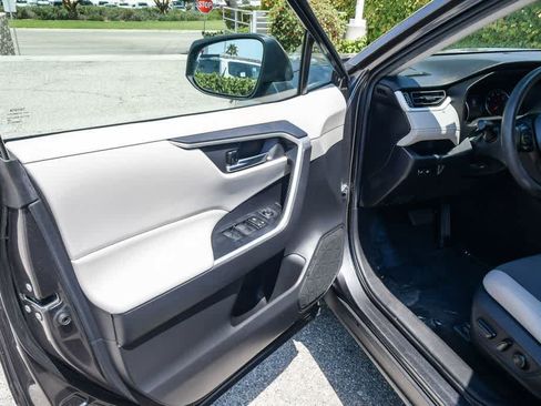 Used 2021 Toyota RAV4 XLE FWD image 25