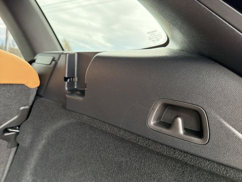 Used 2023 Volvo XC60 T8 Ultimate w/ Climate Package image 22