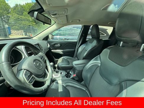 Used 2018 Jeep Cherokee Latitude Plus AWD/4WD image 8