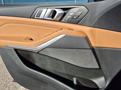 Used 2021 BMW X5 xDrive40i w/ M Sport Package image 14