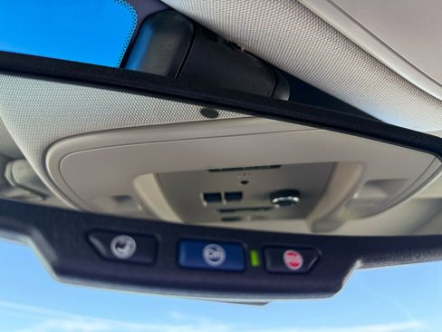 Used 2017 GMC Yukon SLT w/ Enhanced Security Package image 38