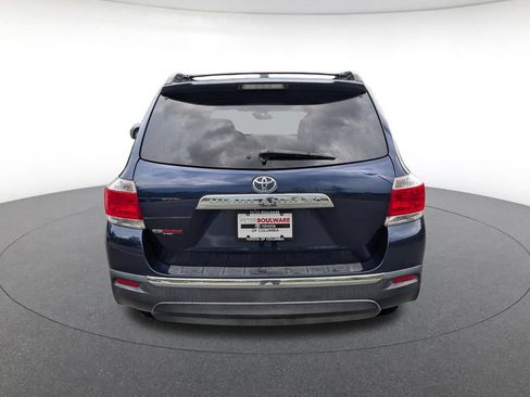 Used 2012 Toyota Highlander SE w/ Tow Pkg FWD image 4