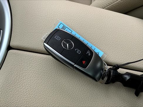 Used 2020 Mercedes-Benz GLC 300 4MATIC image 15