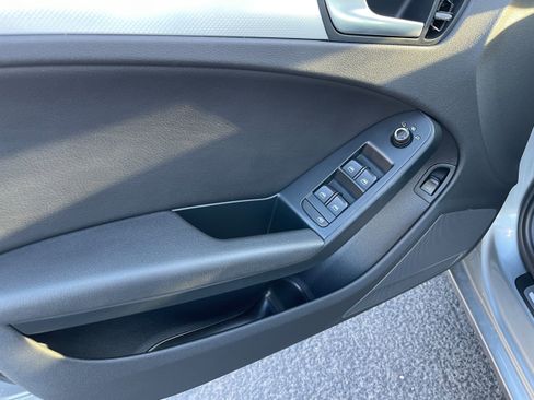 Used 2010 Audi A4 2.0T Premium image 12