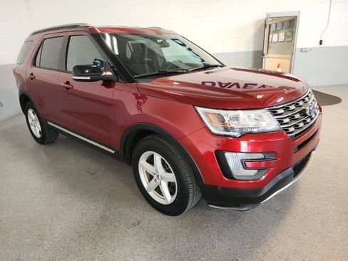 Used 2017 Ford Explorer XLT AWD/4WD image 6