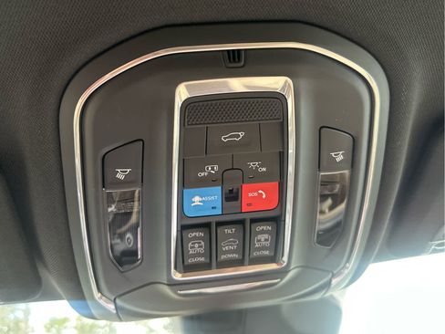 New 2025 Jeep Grand Cherokee Limited w/ Luxury Tech Group II image 57