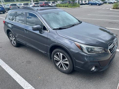 Used 2019 Subaru Outback 2.5i Limited AWD/4WD image 3