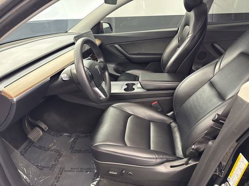 Used 2022 Tesla Model Y Long Range image 14