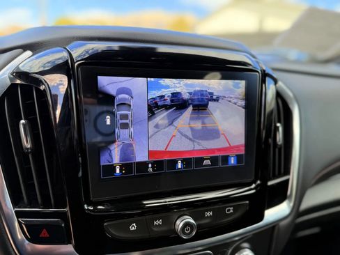 Used 2023 Chevrolet Traverse RS image 33