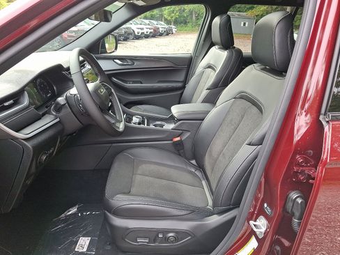 New 2025 Jeep Grand Cherokee Altitude image 7