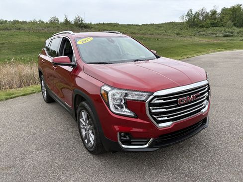 Used 2023 GMC Terrain SLT w/ LPO, Cargo Package AWD/4WD image 7