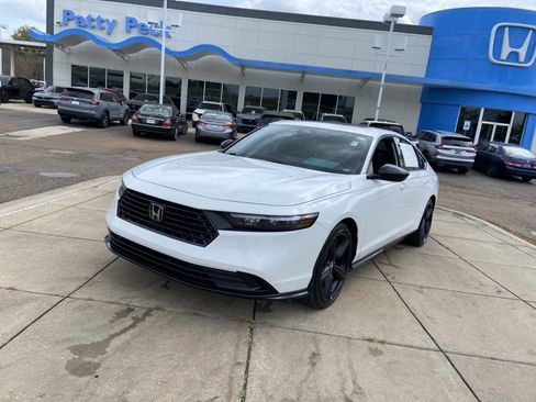 Used 2023 Honda Accord Sport image 4