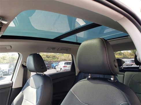 New 2025 Volkswagen Taos SE image 7