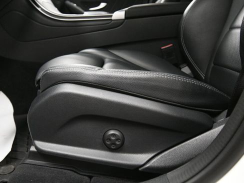 Used 2022 Mercedes-Benz GLC 300 4MATIC image 11
