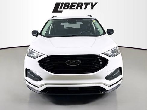 Used 2023 Ford Edge SE w/ Black Appearance Package image 2