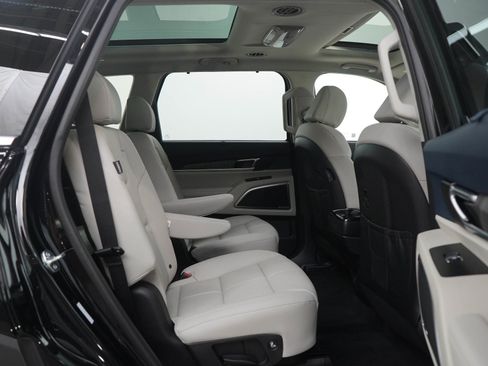 Used 2025 Kia Telluride SX w/ SX Captain's Chair Package image 14