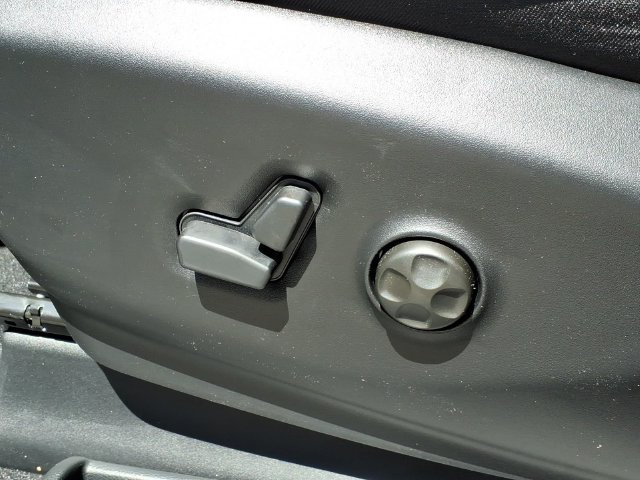 New 2027 Chrysler Pacifica Select FWD image 9