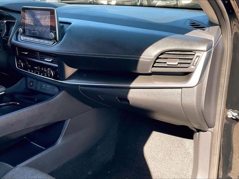 Used 2025 Nissan Rogue SV image 19