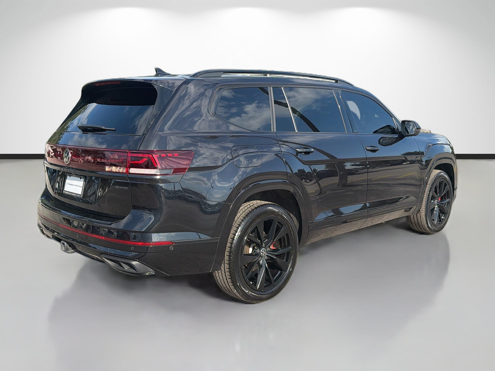 Used 2024 Volkswagen Atlas SEL Premium R-Line AWD/4WD image 3