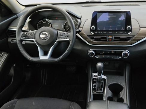 Used 2025 Nissan Altima 2.5 SV FWD image 12