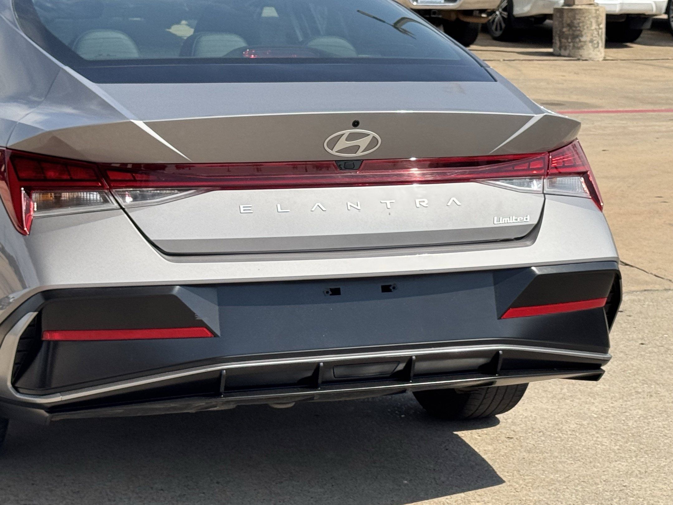 Used 2025 Hyundai Elantra Limited FWD image 9