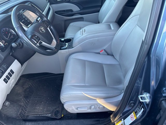 Used 2019 Toyota Highlander XLE AWD/4WD image 5