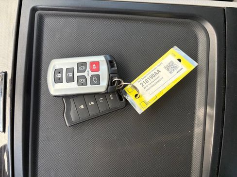 Used 2018 Toyota Sienna XLE w/ Carpet Mat Package FWD image 47