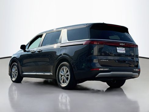 Used 2024 Kia Carnival LX FWD image 5