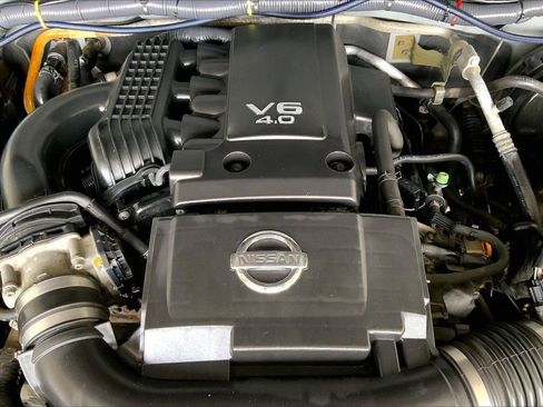 Used 2013 Nissan Frontier SV AWD/4WD image 32
