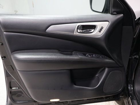 Used 2019 Nissan Pathfinder SL image 13
