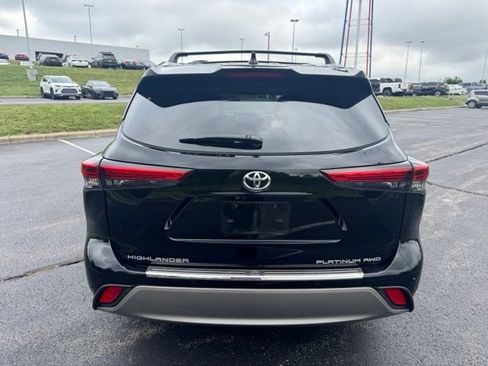 Used 2023 Toyota Highlander Platinum AWD/4WD image 4