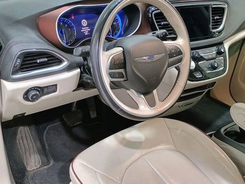 Used 2020 Chrysler Pacifica Limited image 10
