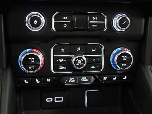 Used 2023 GMC Yukon XL AT4 AWD/4WD image 28
