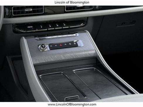 New 2026 Lincoln Aviator AWD w/ Jet Appearance Package image 17