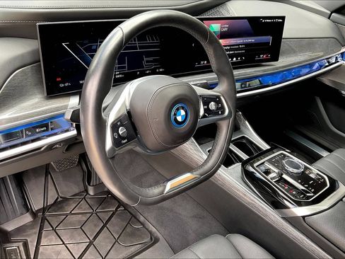 Used 2024 BMW i7 eDrive50 RWD image 15