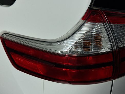 Used 2019 Toyota Sienna L image 34