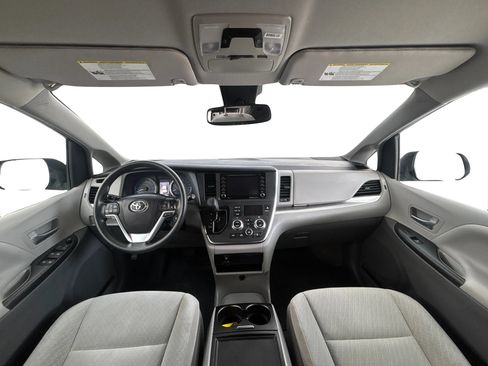 Used 2018 Toyota Sienna LE FWD image 17