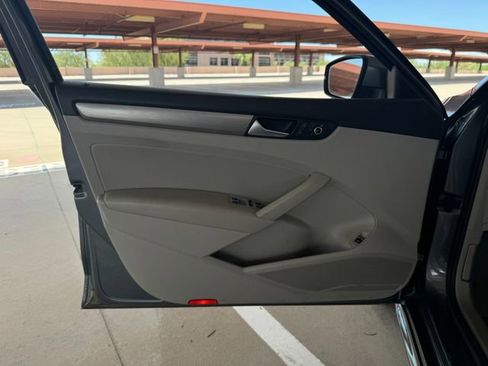 Used 2014 Volkswagen Passat TDI SE image 29