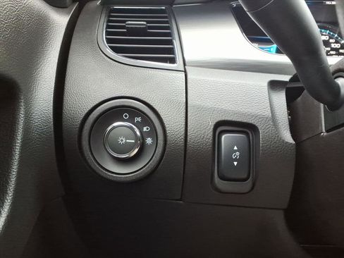 Certified 2018 Ford Taurus SEL w/ Equipment Group 201A image 16