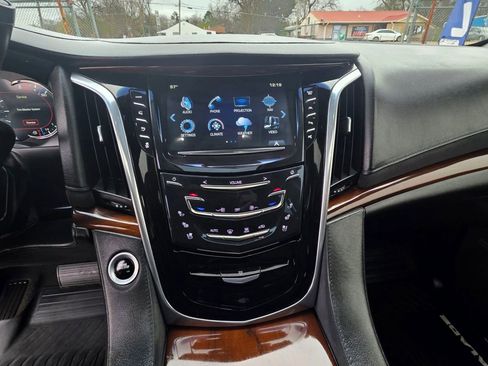 Used 2019 Cadillac Escalade Premium Luxury image 18